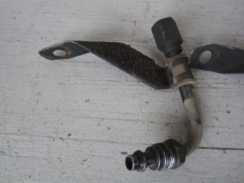 Локоть адаптера линии гидроусилителя 1999 - 2004 Ford F250 F350. Правая и левая сторона. OEM - Изображение 3 из 4