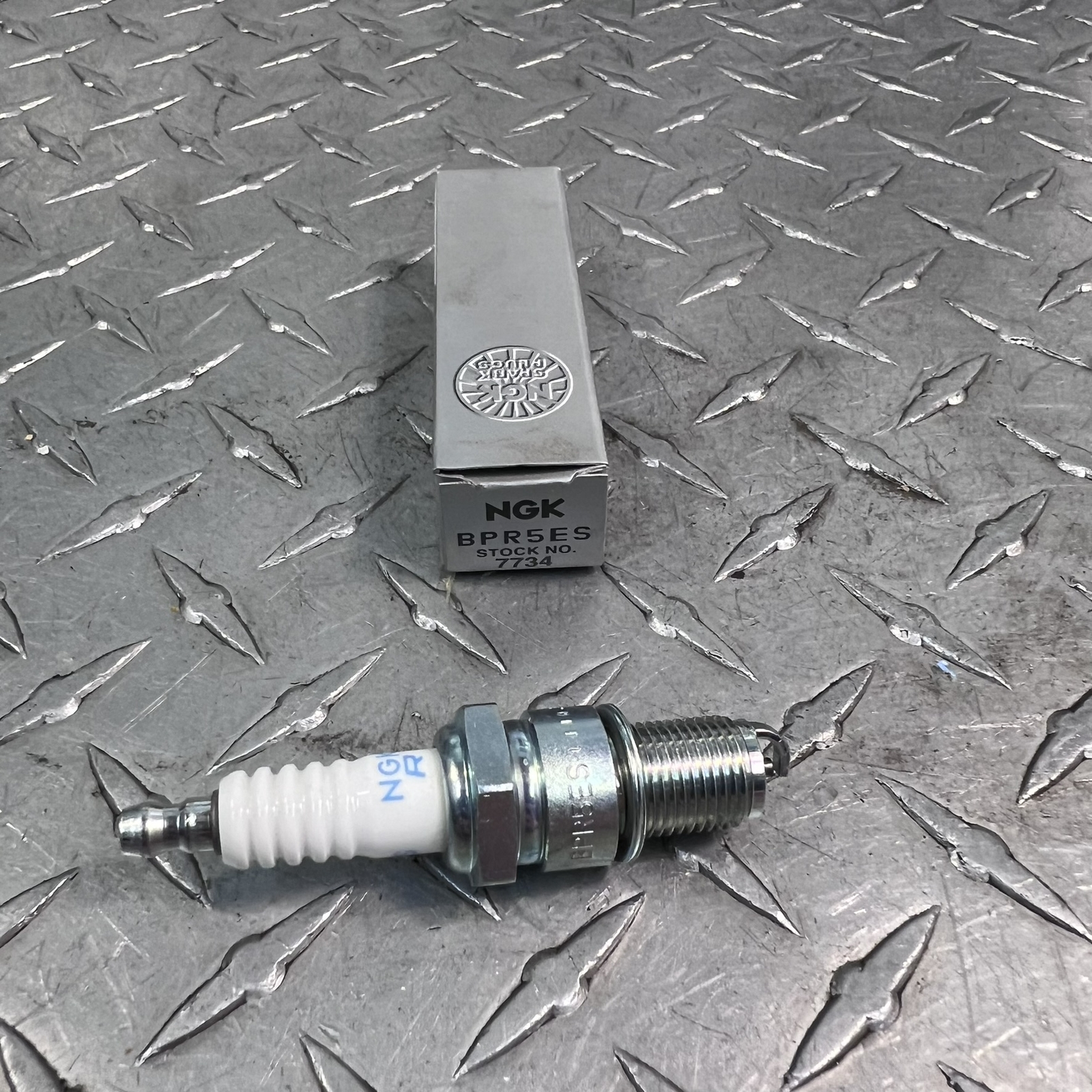 Genuine NGK Standard Spark Plug 7734 BPR5ES