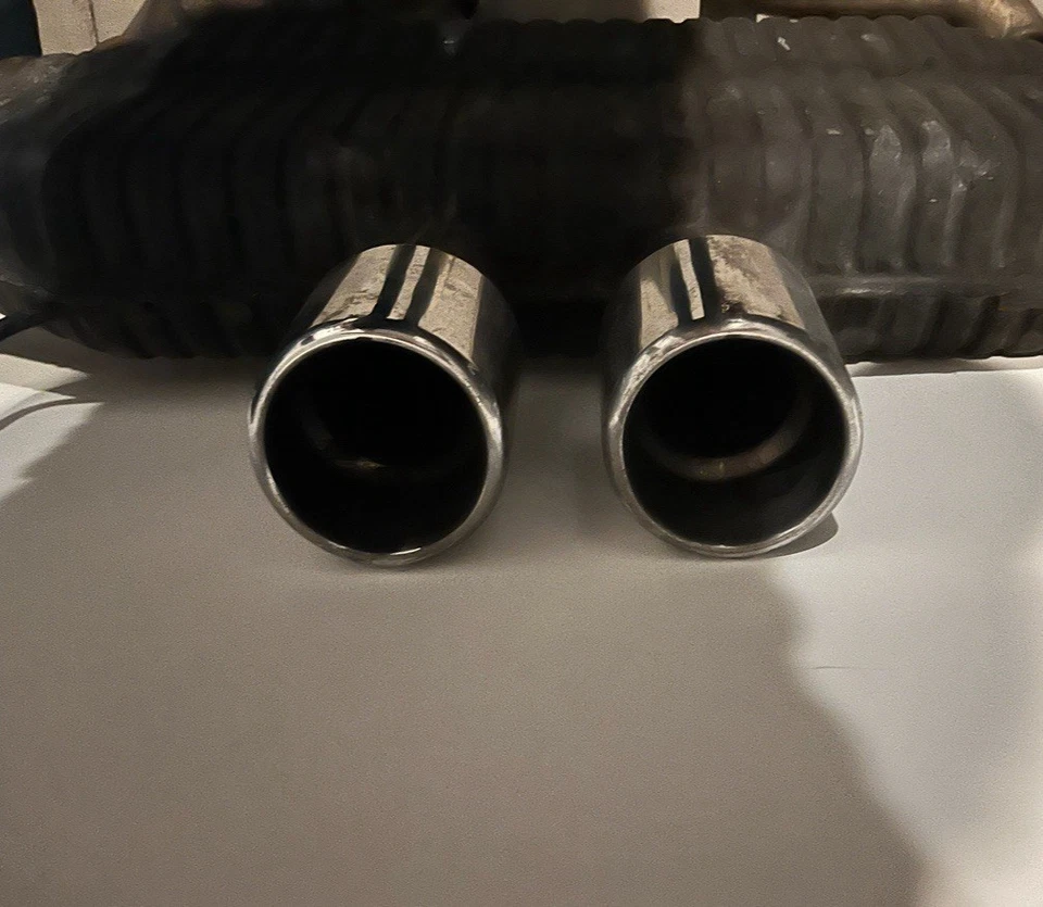 Silenciador de escape trasero Cadillac CTS-V COUPE OEM con puntas cromadas Foto 3 de 4