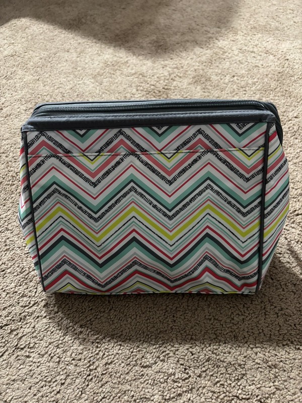 Thirty-One (31) Lined Makeup Cosmetics Bag Travel Party Punch chevron pattern