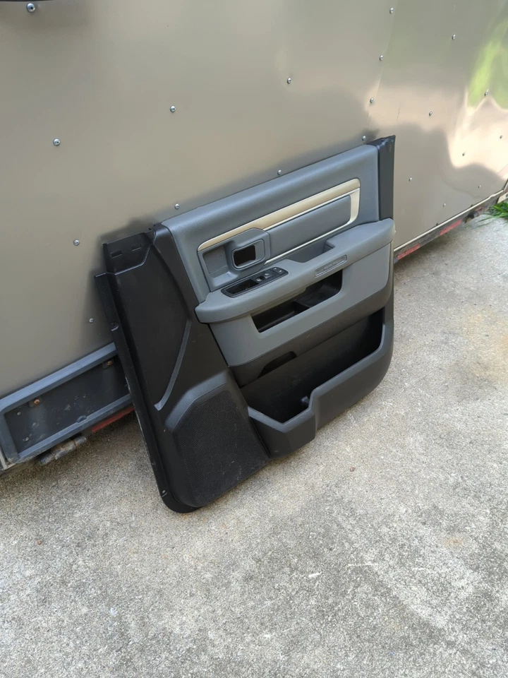 ✅ 2013-2024 RAM 1500-3500 CREW CAB OEM FRONT RIGHT PASSENGER DOOR TRIM PANEL - Image 3 of 4