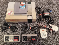 Nintendo NES Entertainment System Bundle 2 Controllers Mario/Duck Hunt PAL