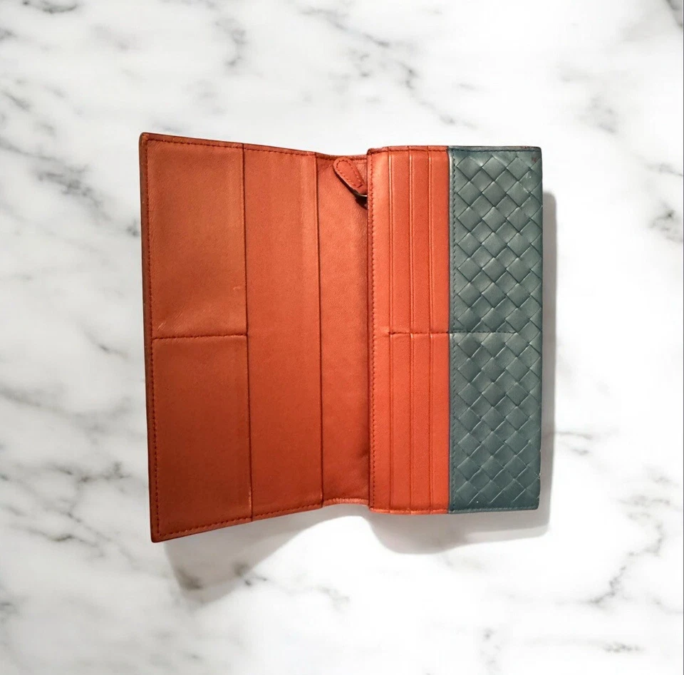 Cartera plegable Bottega Veneta Intrecciato bicolor (verde y rojo) Foto 2 de 3