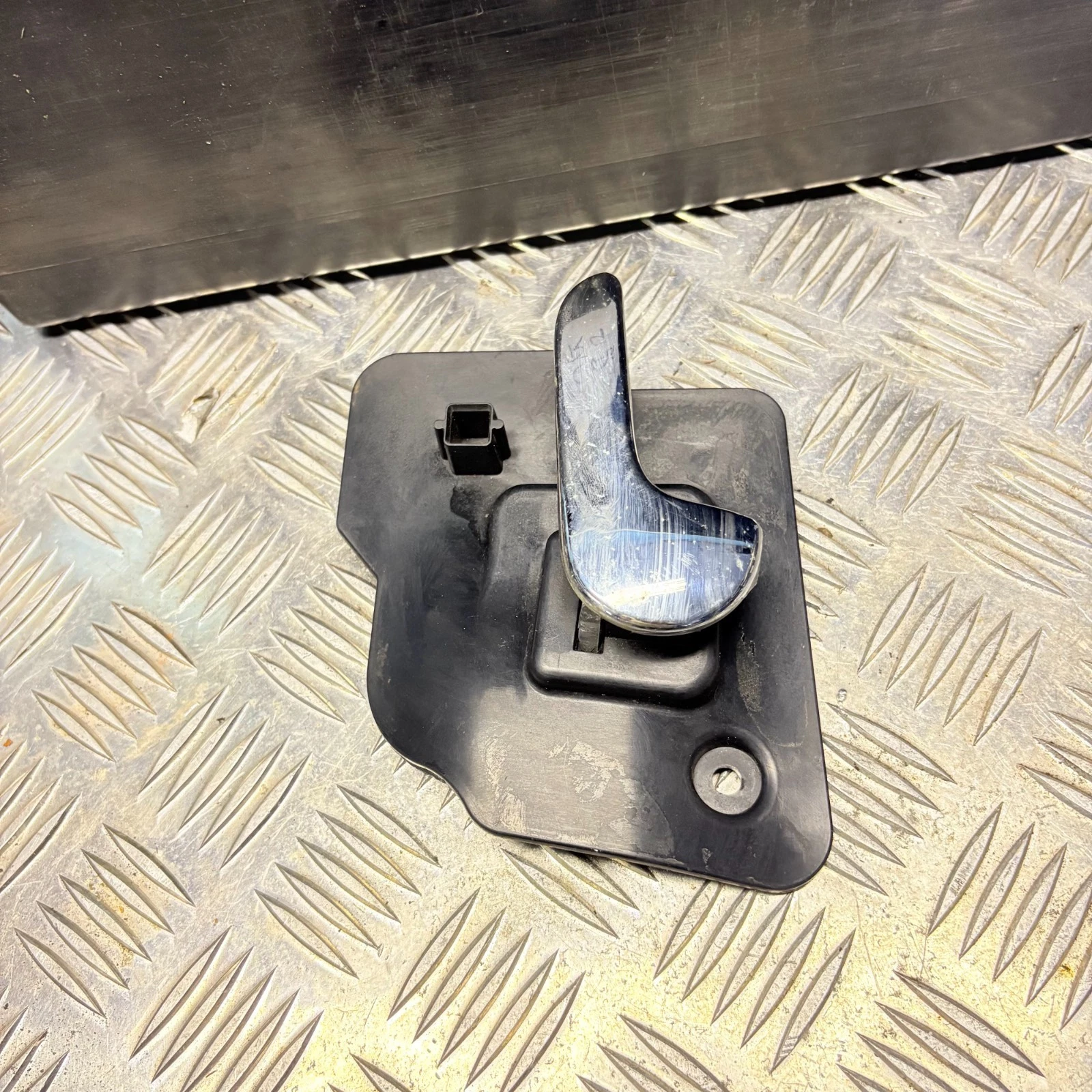 Vauxhall Opel Meriva A front right inner door handle 13121859 front view