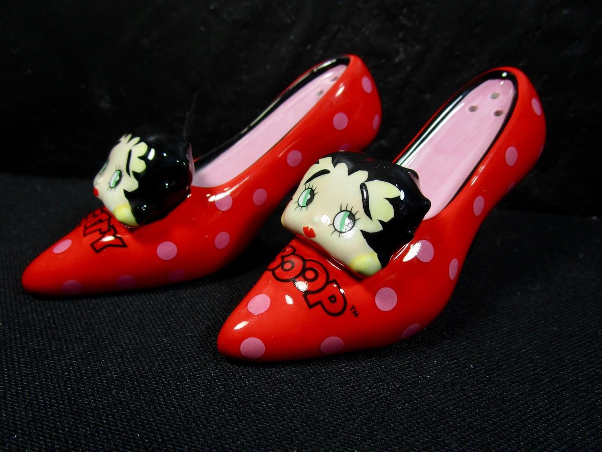 Betty Boop Betty On Shoes Salt Pepper Shakers -- Beautiful