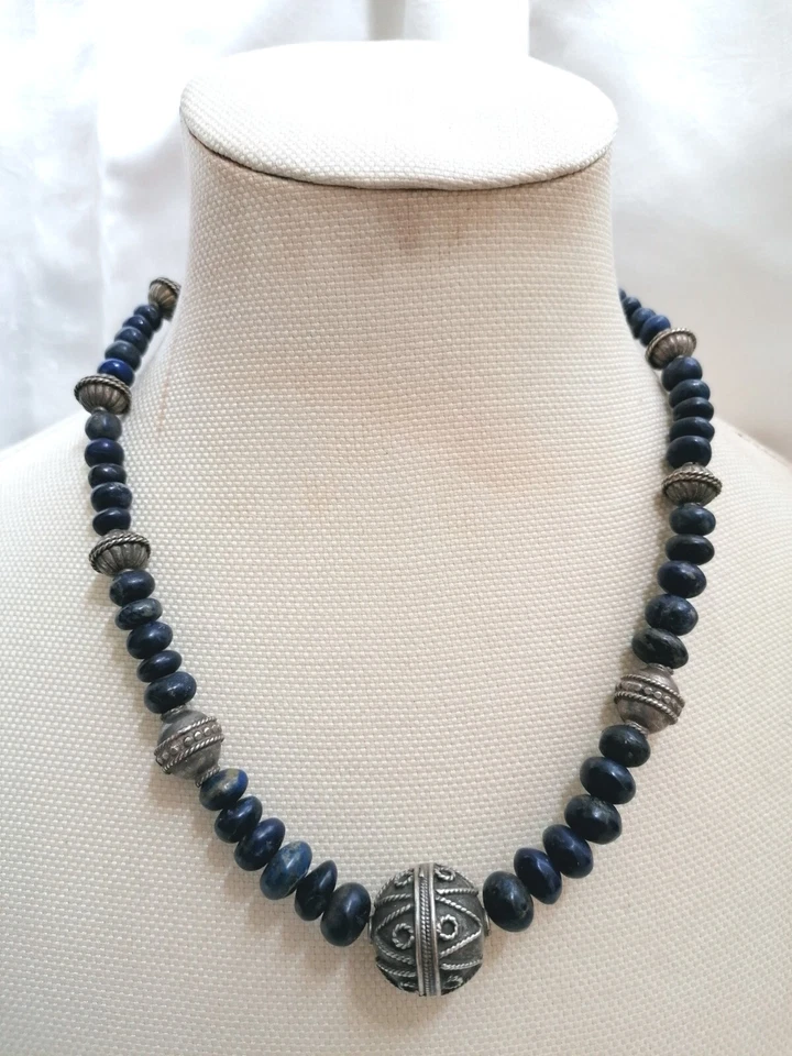 ANTICA BELLISSIMA COLLANA ETNICA IN AUTENTICO LAPISLAZZULO E ARGENTO. - Immagine 3 di 4