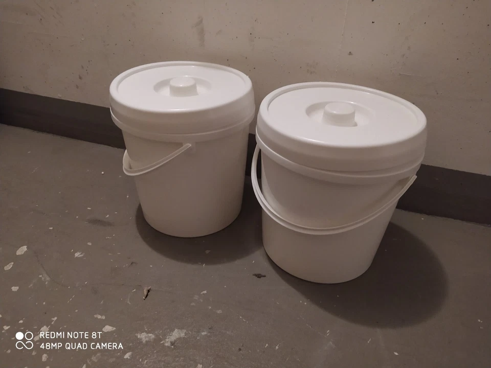 2x Windeleimer mit Deckeln