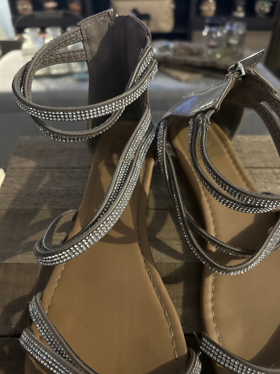 Daisy Fuentes Flat Sandals Ankle Strap Rhinestones Taupe
