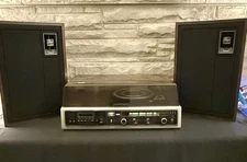 1970’s Zenith Allegro JR591W, Stereo System, Turntable & Cassette W/2 Speakers