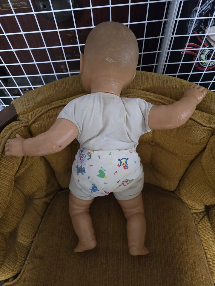 Muñeca Bebé Vintage Famosa Hecha en España 22" Suave Ojos Dormitorios Azules Foto 3 de 4