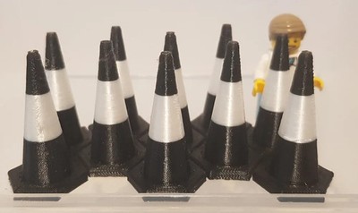 10x Verkehrskegel Maßstab 1:24 schwarz/weiß 39mm hoch 3D gedruckt