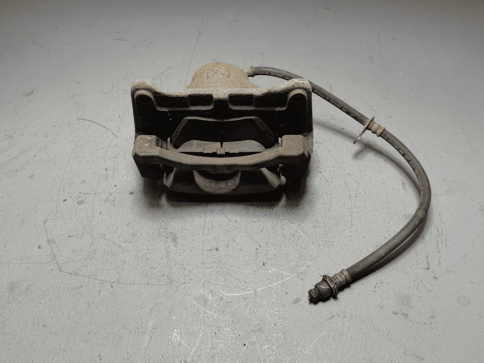 Pinza de freno de disco del lado del pasajero delantero derecho Toyota RAV4 2019-2025 FABRICANTE DE EQUIPOS ORIGINALES Foto 2 de 4