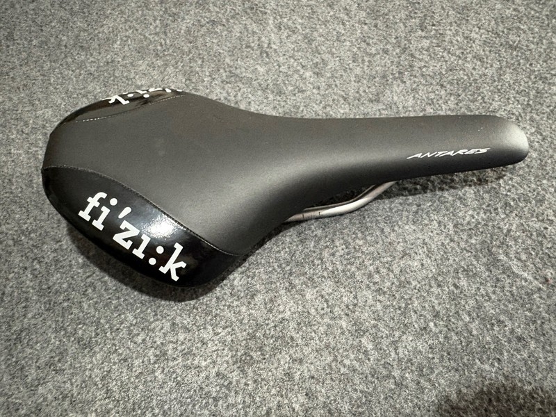 Fizik (fi'zi:k) Road Bike Saddle Antares regular black new other