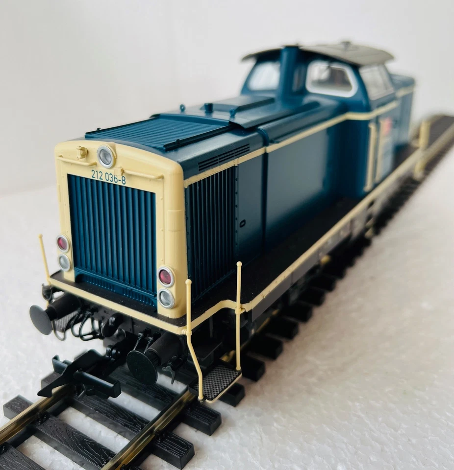 Spur 0: Lenz Diesellok BR 212, DB, ozeanblau/beige, digital mit Sound, NEU!! - Bild 2 von 4