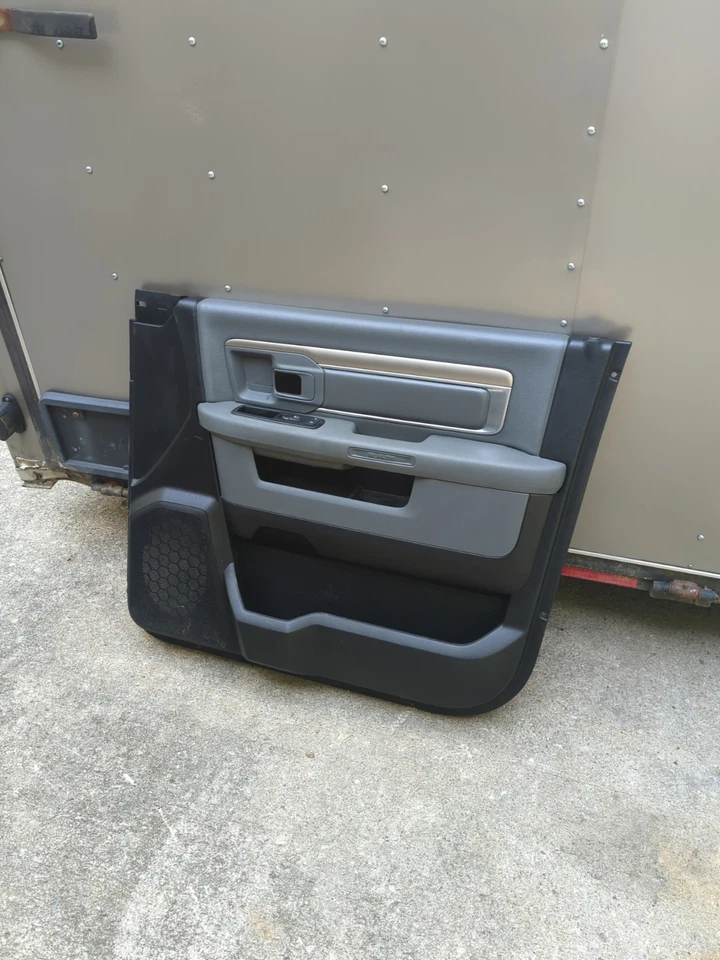 ✅ 2013-2024 RAM 1500-3500 CREW CAB OEM FRONT RIGHT PASSENGER DOOR TRIM PANEL - Image 2 of 4