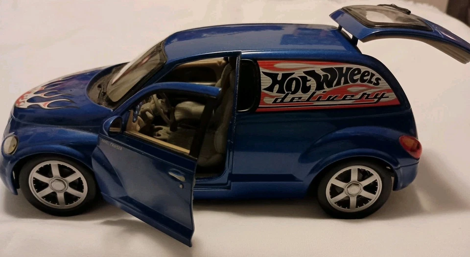 Hotwheels - 1:18 Scale - Chrysler PT Cruiser - Delivery Van - Die Cast - Image 4 of 4