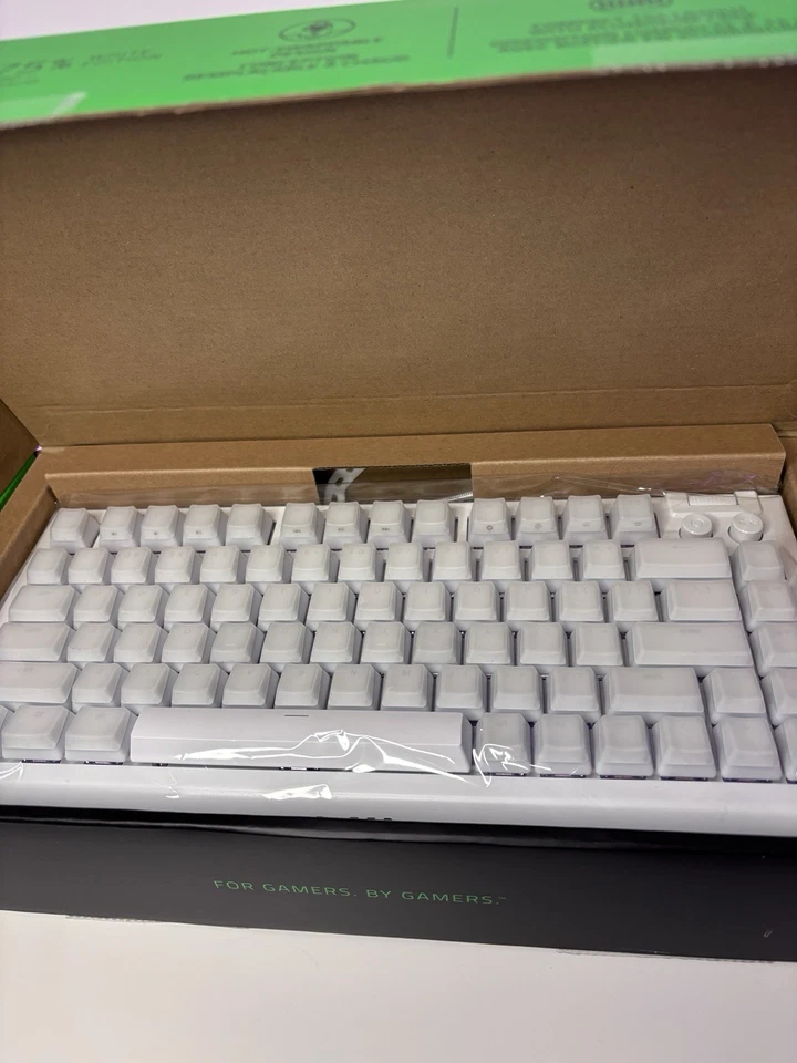 Razer BlackWidow V4 75% Wired Gaming Mercury Keyboard Tactile - Orange Switch 🐍 - Image 4 of 4