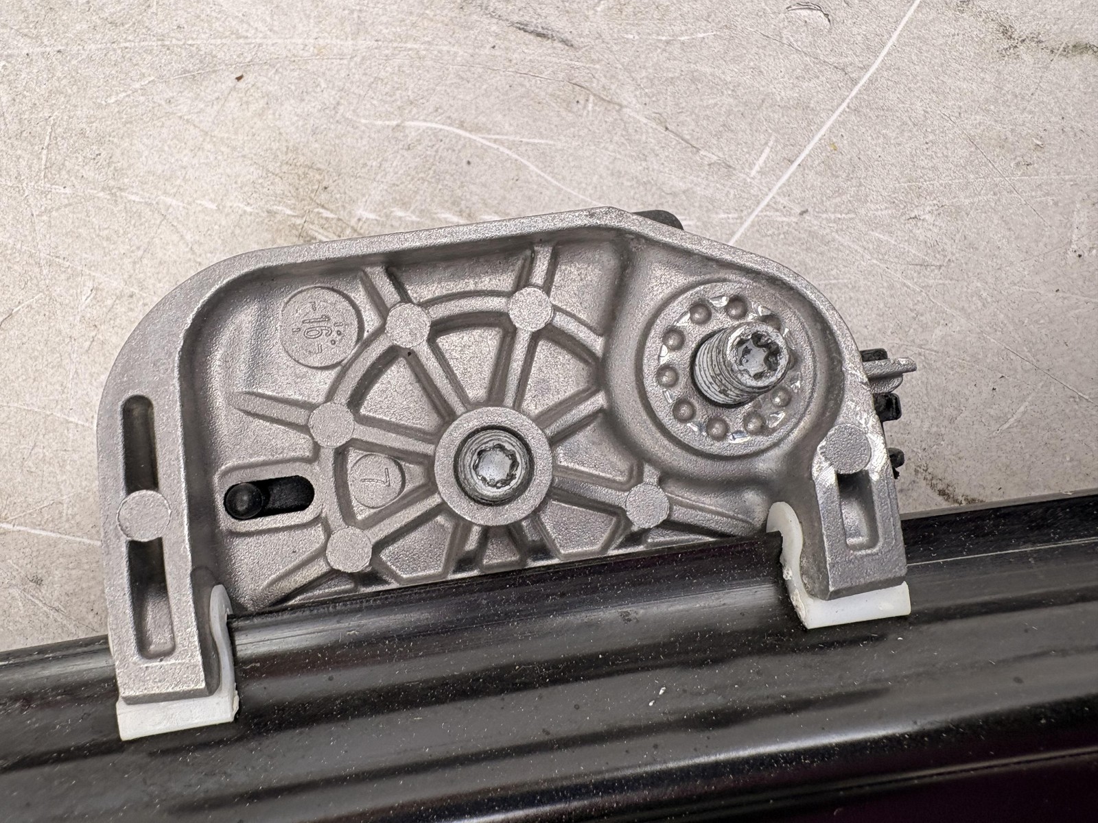 Maserati Ghibli 2014-2019 Rear Left Window regulator P/N 670030023