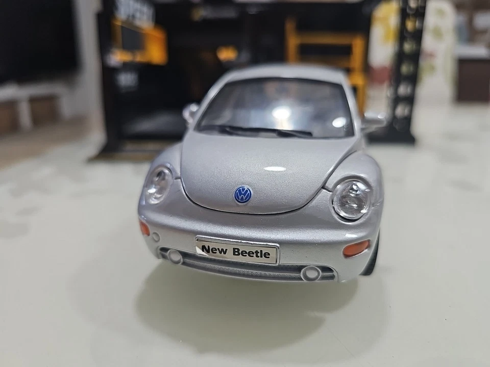 1:24 Welly Volkswagen New Beetle Tdi 2.5 Grigia - Immagine 2 di 4