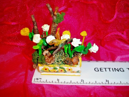 Dollhouse Flower Basket - 1:12-1:6 Scale - Handmade- New - OOK - Imagen 1 de 4