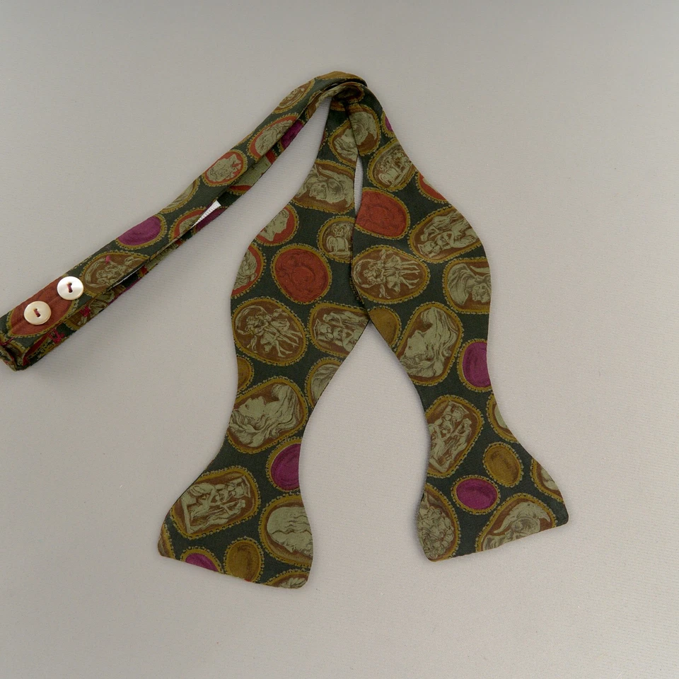 Corbata de moño de seda ajustable cosida a mano hecha en EE. UU. para hombre Foto 3 de 4