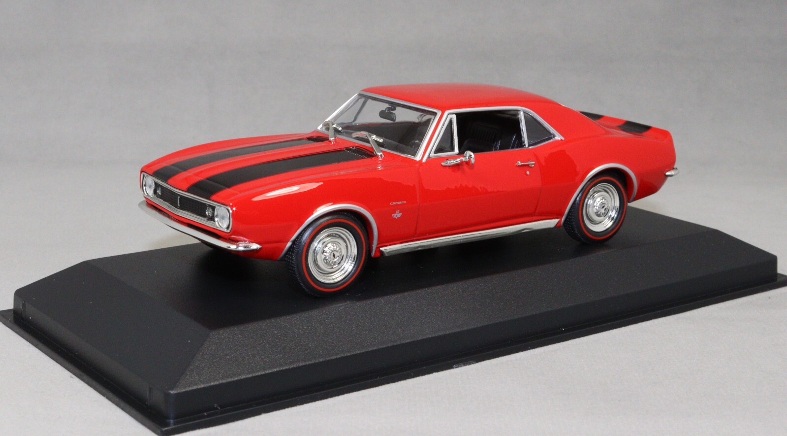 Minichamps Maxichamps Chevrolet Camaro in Red with Black stripes 1967 940142720