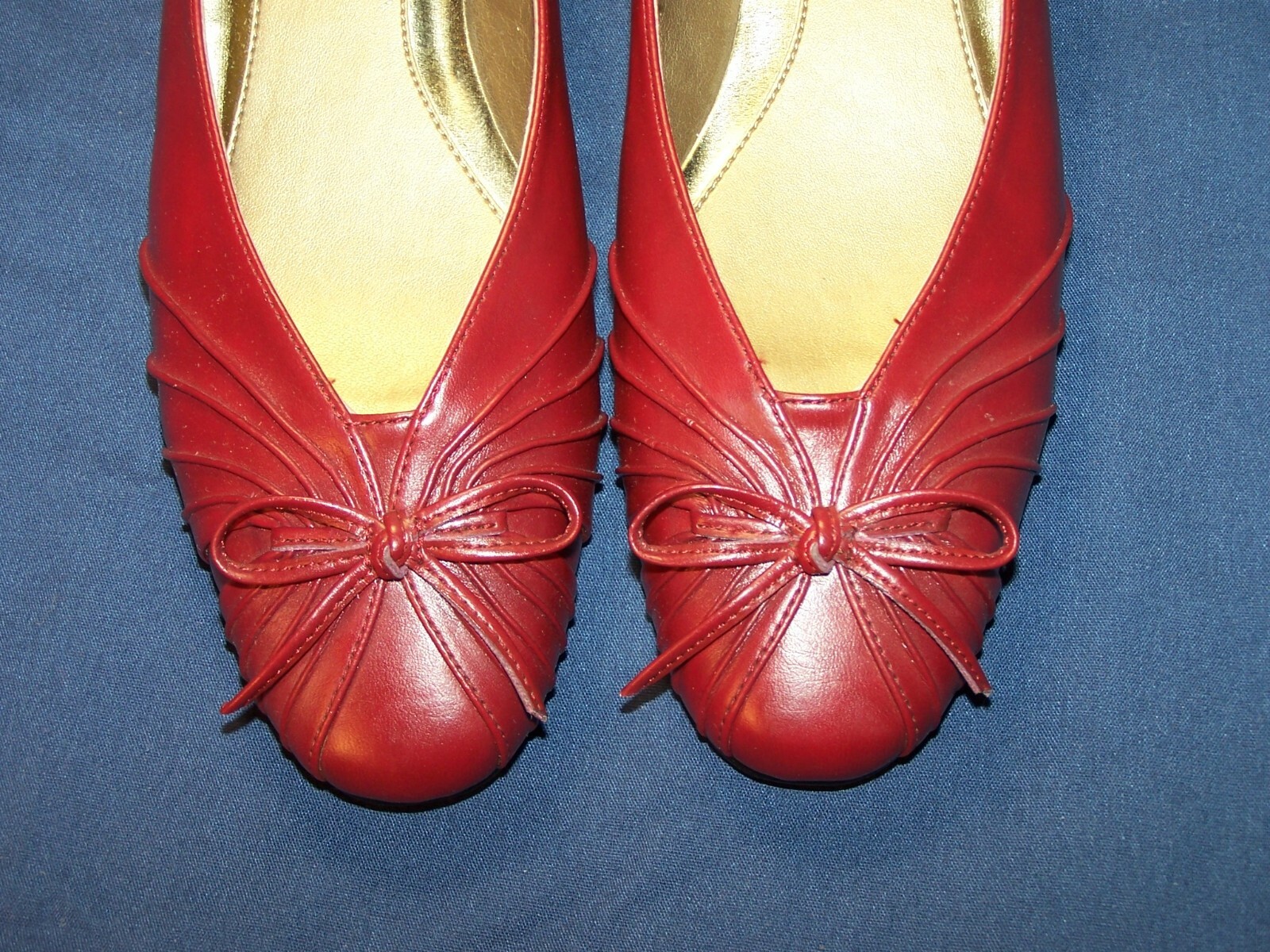 red hush puppy shoes