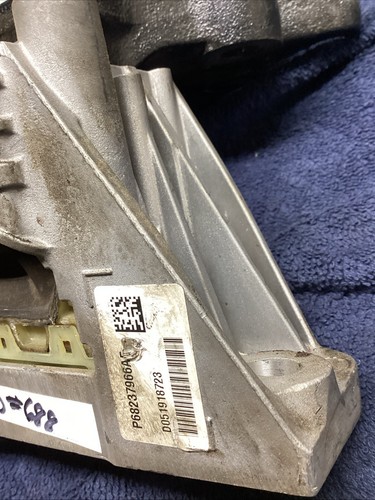 2018 Chrysler Pacifica TRANSMISSION MOUNT ISOLATOR P68237966AE - Picture 4 of 10