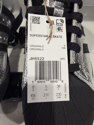 NWT Adidas Originals Superstar 82 Roller Skates in a metallic silver M-6.5 W-8 NWT Adidas Originals Superstar 82 Roller Skates in a  main image 4