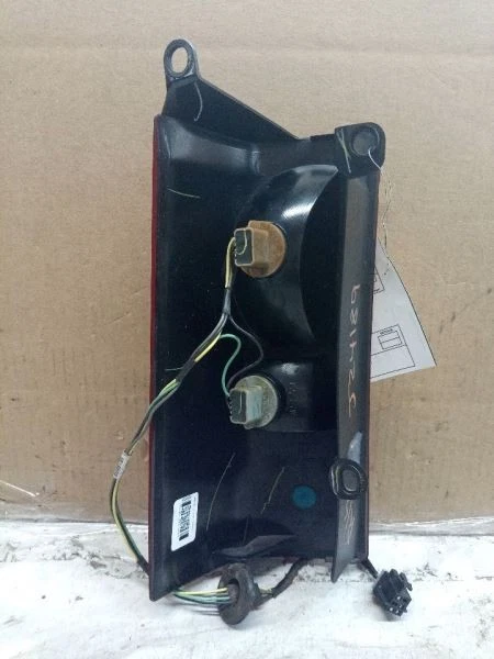 Luz trasera derecha del lado del pasajero Chevrolet Express G2500 2003-2021 OEM Foto 3 de 4