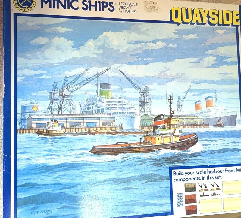 Triang Minic  Quayside set