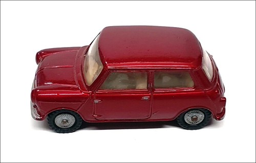Corgi Toys 7.5cm Long Original Diecast 226 - Morris Mini Minor - Deep Red - Picture 4 of 6