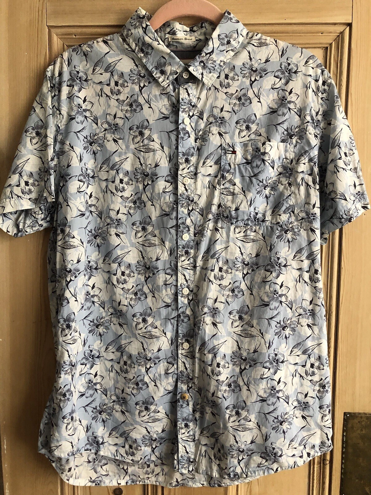 MENS TOMMY HILFIGER short sleeve Shirt. Size L