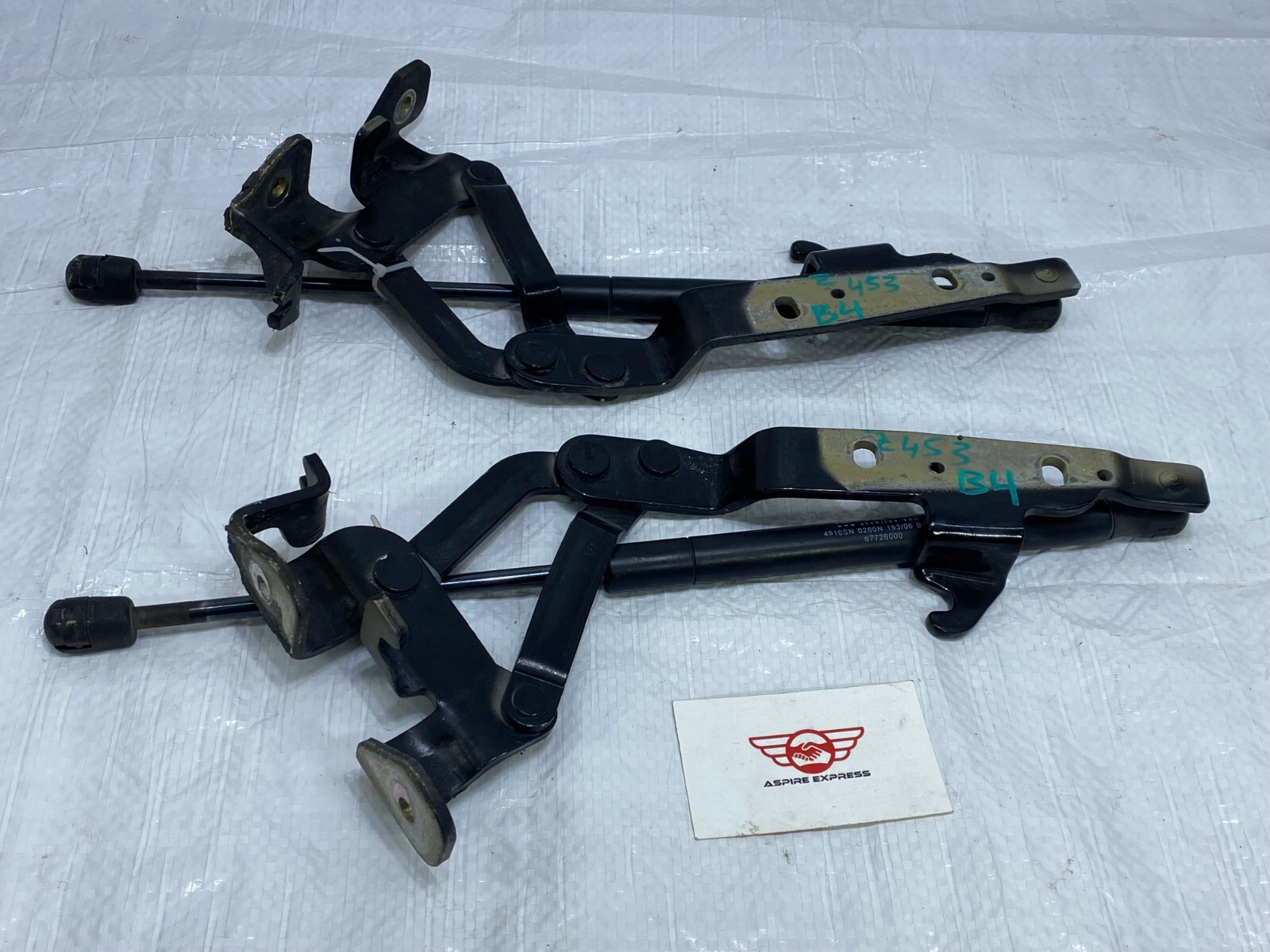 04-12 Maserati Quattroporte Hood Hinge Hinges Set with Shocks OEM