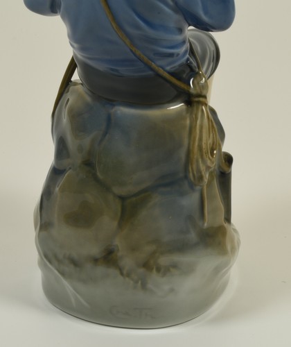 Beautiful 1950's Royal Copenhagen The Whittler Boy Figure #905 - Picture 5 of 7