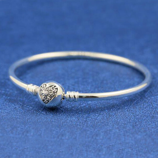 Authentic 925 Sterling Silver Hearts of Winter Bangle Bracelet