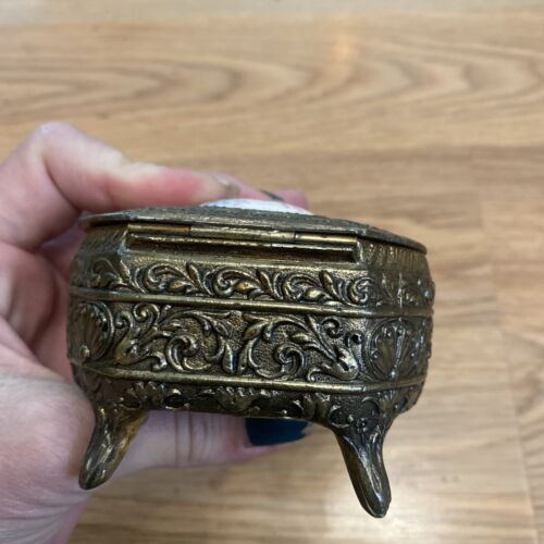 Patina Gold Vintage Ornate Victorian Cameo Hinged Trinket Jewelry Box With Legs - Picture 7 of 17