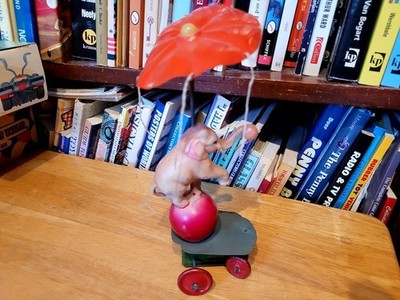 NICE VINTAGE 1950'S CELLULOID & TIN  WIND UP  ELEPHANT  WHIRLIGIG MADE in JAPAN