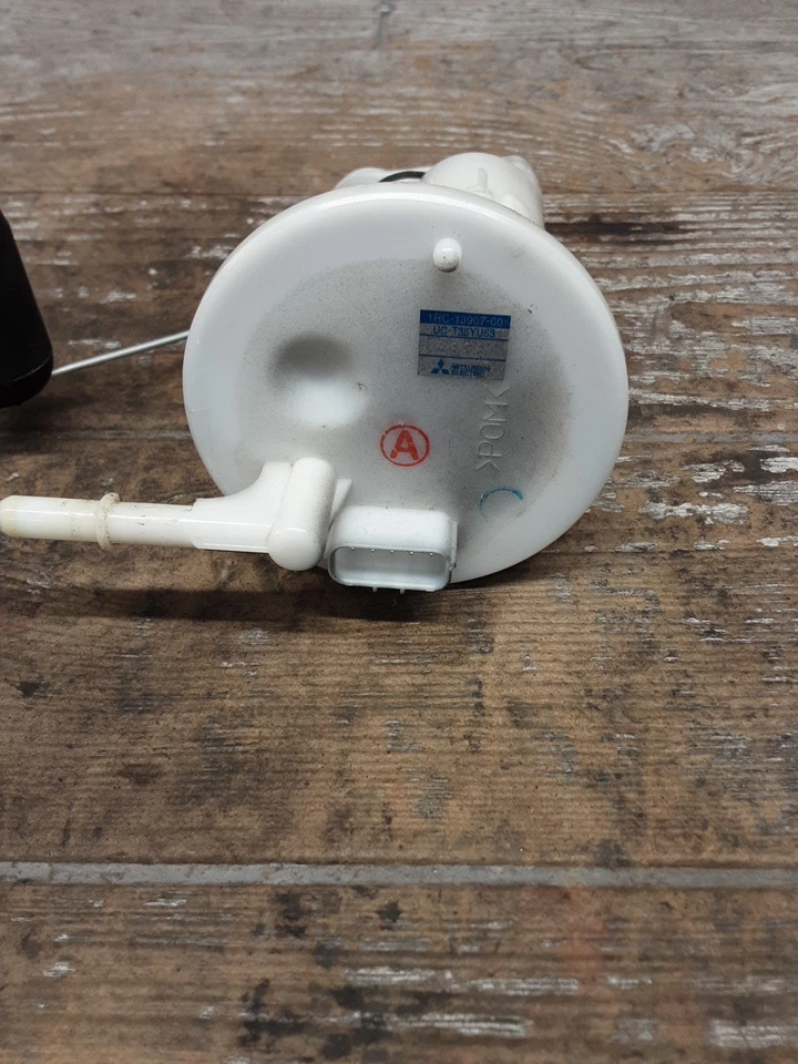 Yamaha FZ-09 FZ09 MT09 MT09 MT-09 2014 14-17 conjunto de unidad de envío de bomba de combustible de gasolina Foto 2 de 4