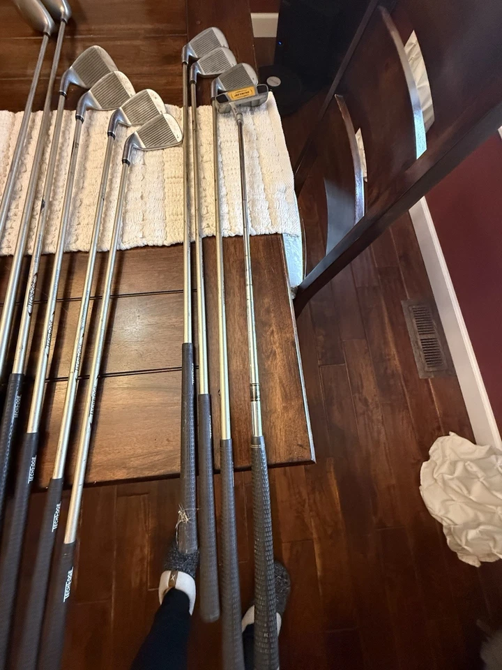 Women’s Tech Edge Right handed Golf Club Set.  Flex Shaft - 10 Clubs Included - Image 4 of 4