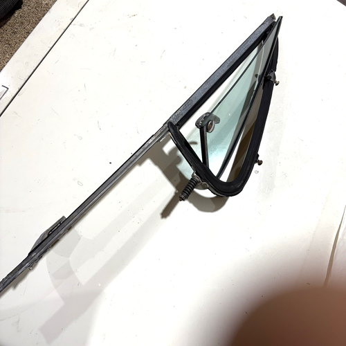 1973-1980 Chevrolet C/K vent glass (RH passenger-side) wing window (C10-K30) - Picture 8 of 13