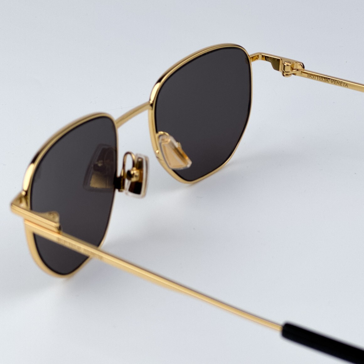 サングラス BOTTEGA VENETA Woman Sunglasses Burnt BV1301S 005 Bottega Veneta BV1301S 005 - Gold Sunglasses for Man and
