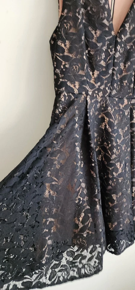 PILGRIM Melbourne Designer Women Black Lace Aline Straight Party Dress Size 8 - image 2 of 4