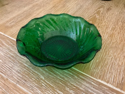 Vintage ANCHOR HOCKING Forest Green Glass Bowl Diamond Swirl Ruffled 6.5" (#173)