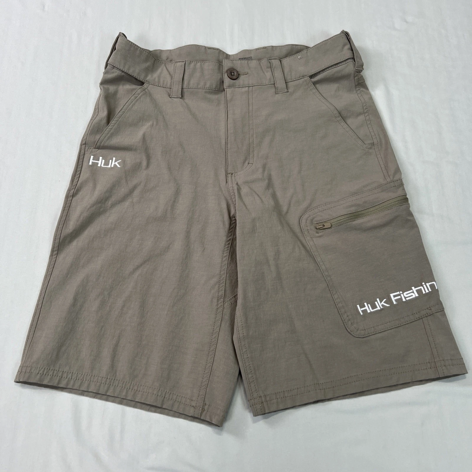 HUK Fishing Bermuda Cargo Shorts Mens Small Beige Performance Comfort Stretch
