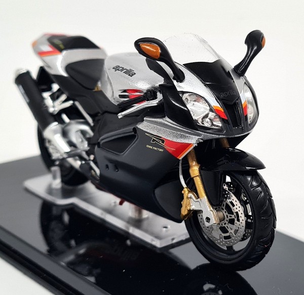 Atlas 1/24 - Aprilia Rsv 1000R Black Silver 8.5Cms Model Motorbike-image