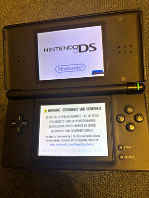Nintendo DS Lite Schwarz (USG-001) mit Ladekabel