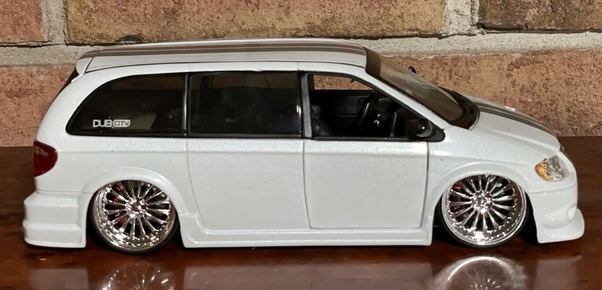 DUB CITY SUVモデル ホワイト s-l1200.jpg