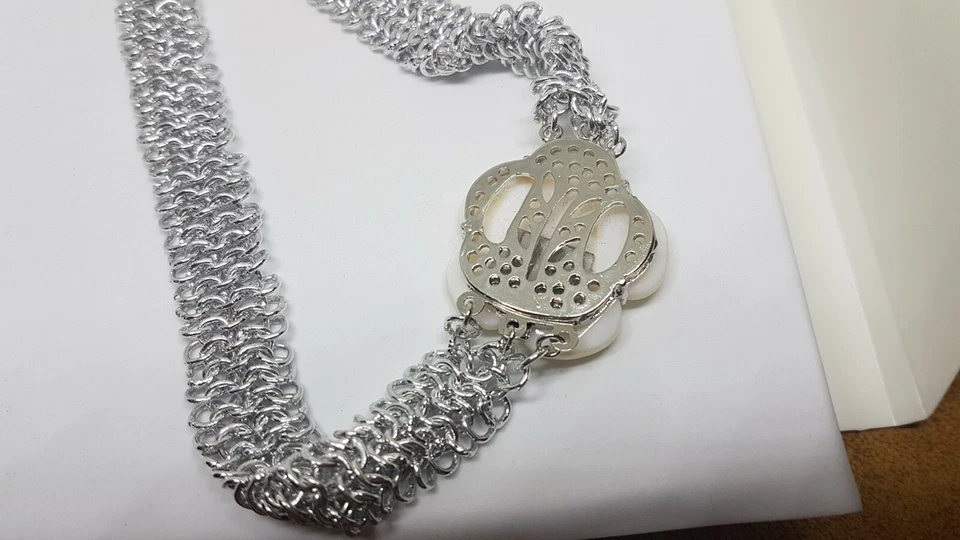 Girocollo In Alluminio Color Argento e Madreperla Bianca NUOVO Handmade - Immagine 4 di 4
