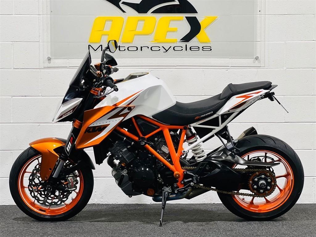 KTM Superduke 1290 R SPECIAL EDITION ! FULL AKRAPOVIC EXHAUST ! CARBON